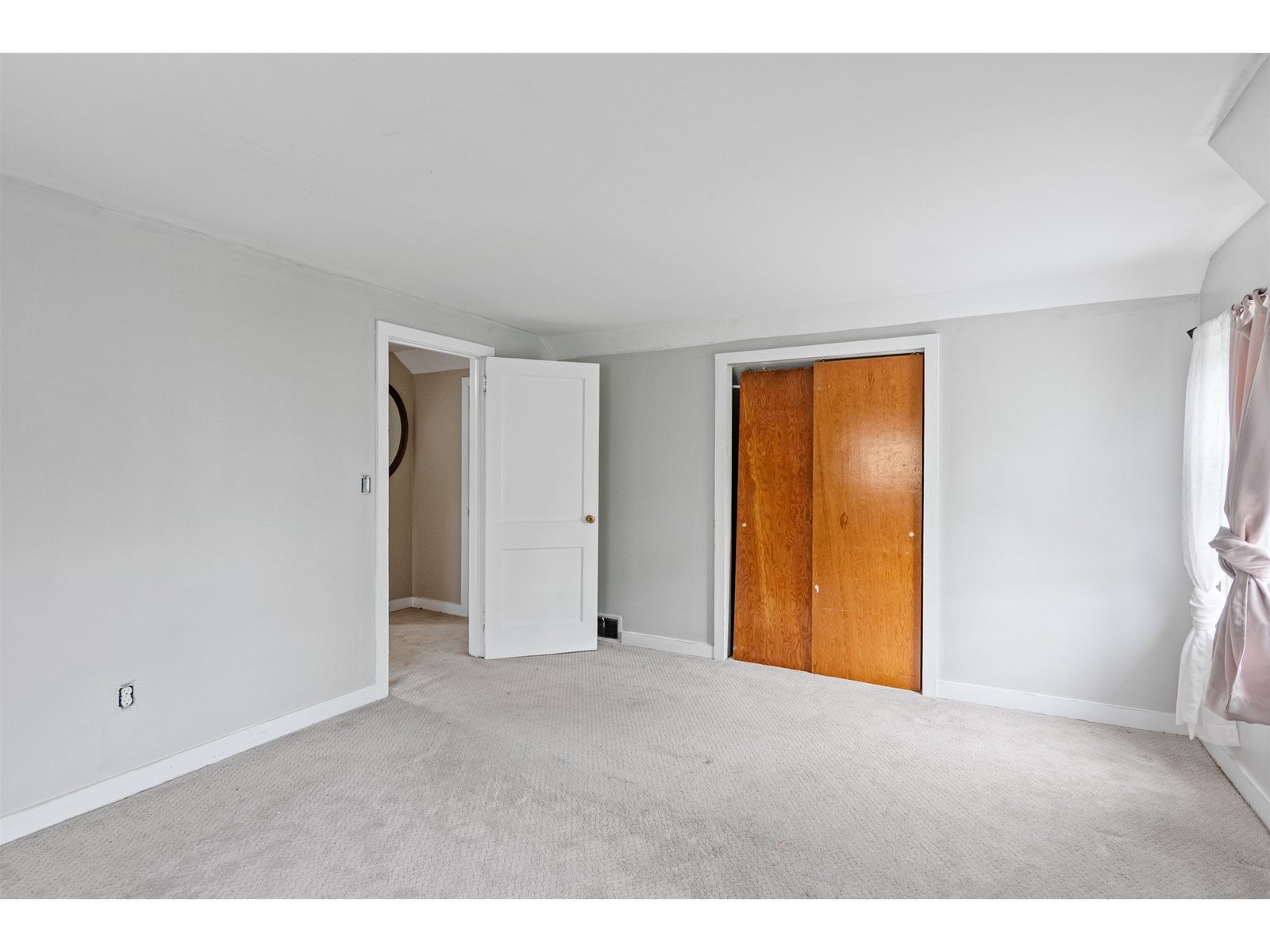 11 South Summit Street