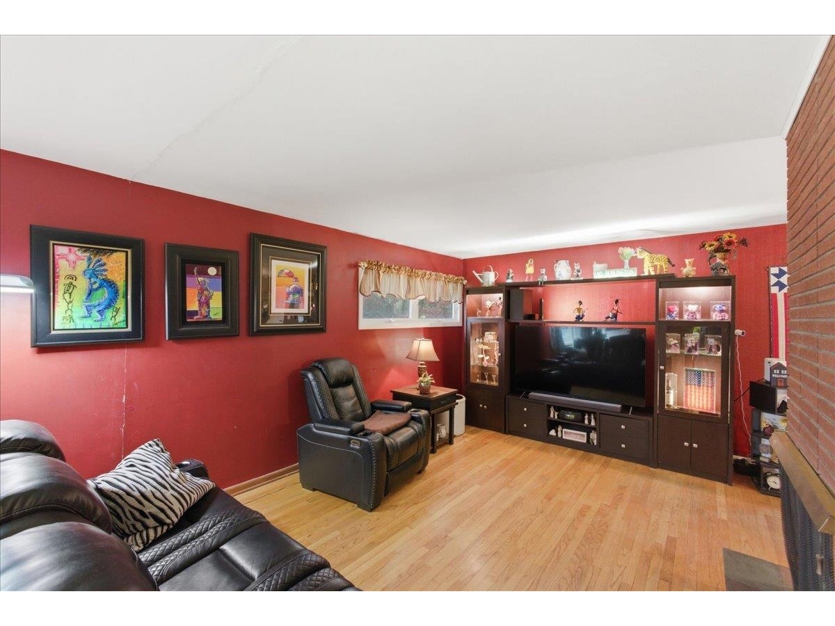 11 Wealthy Avenue