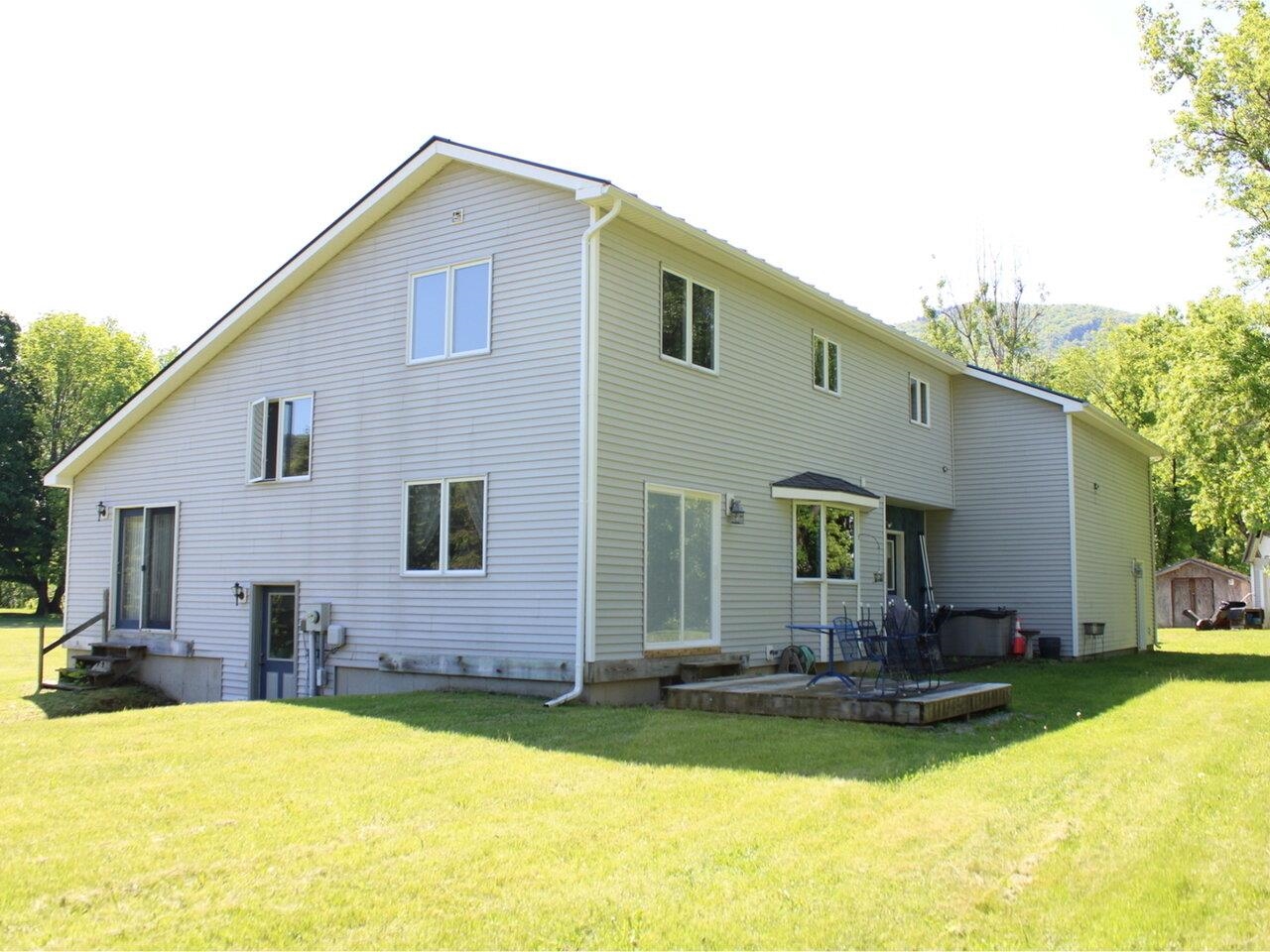 2-Story Barn & Garden Shed