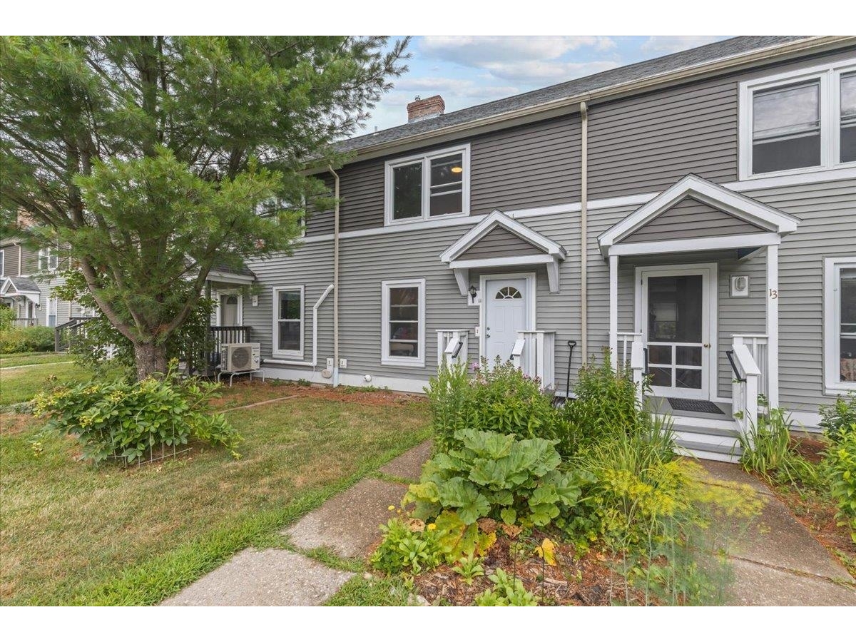 11 Woodbridge Lane