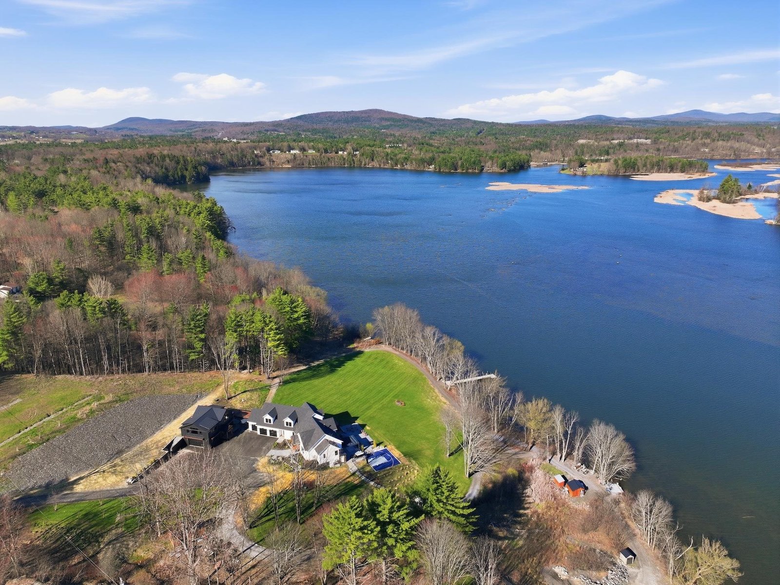 111 Lakeside Avenue, Milton