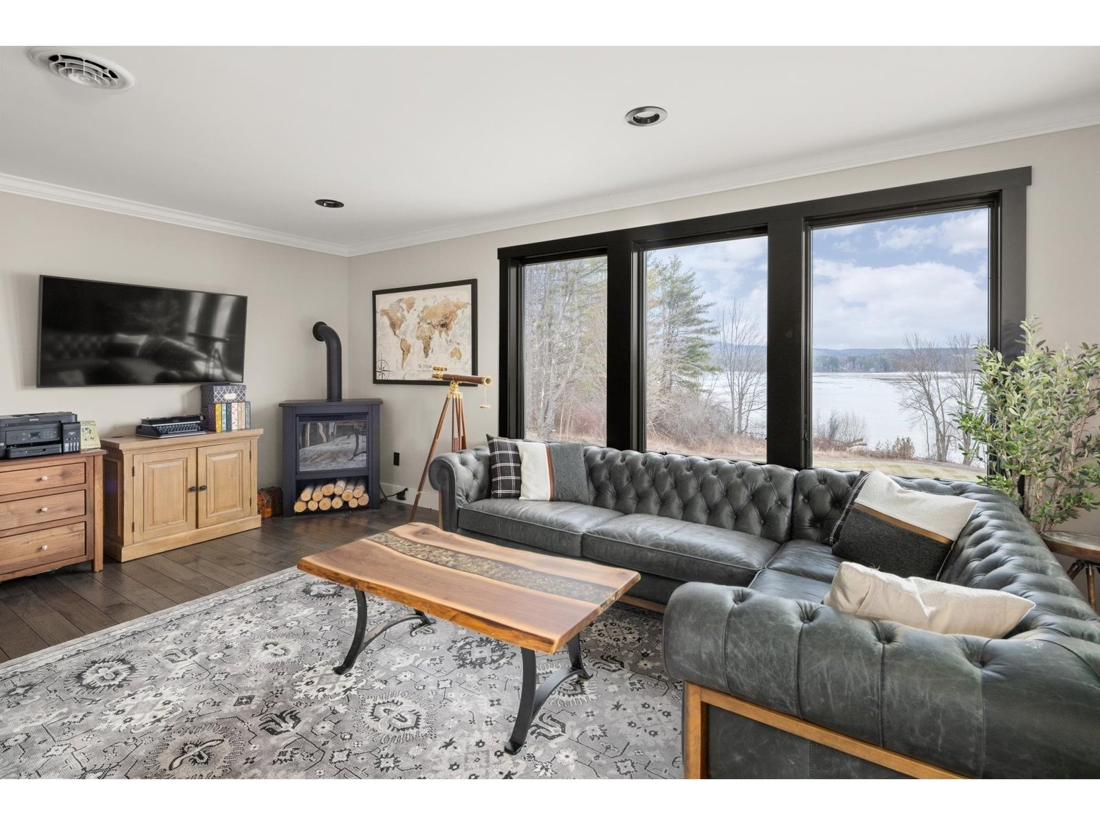 111 Lakeside Avenue