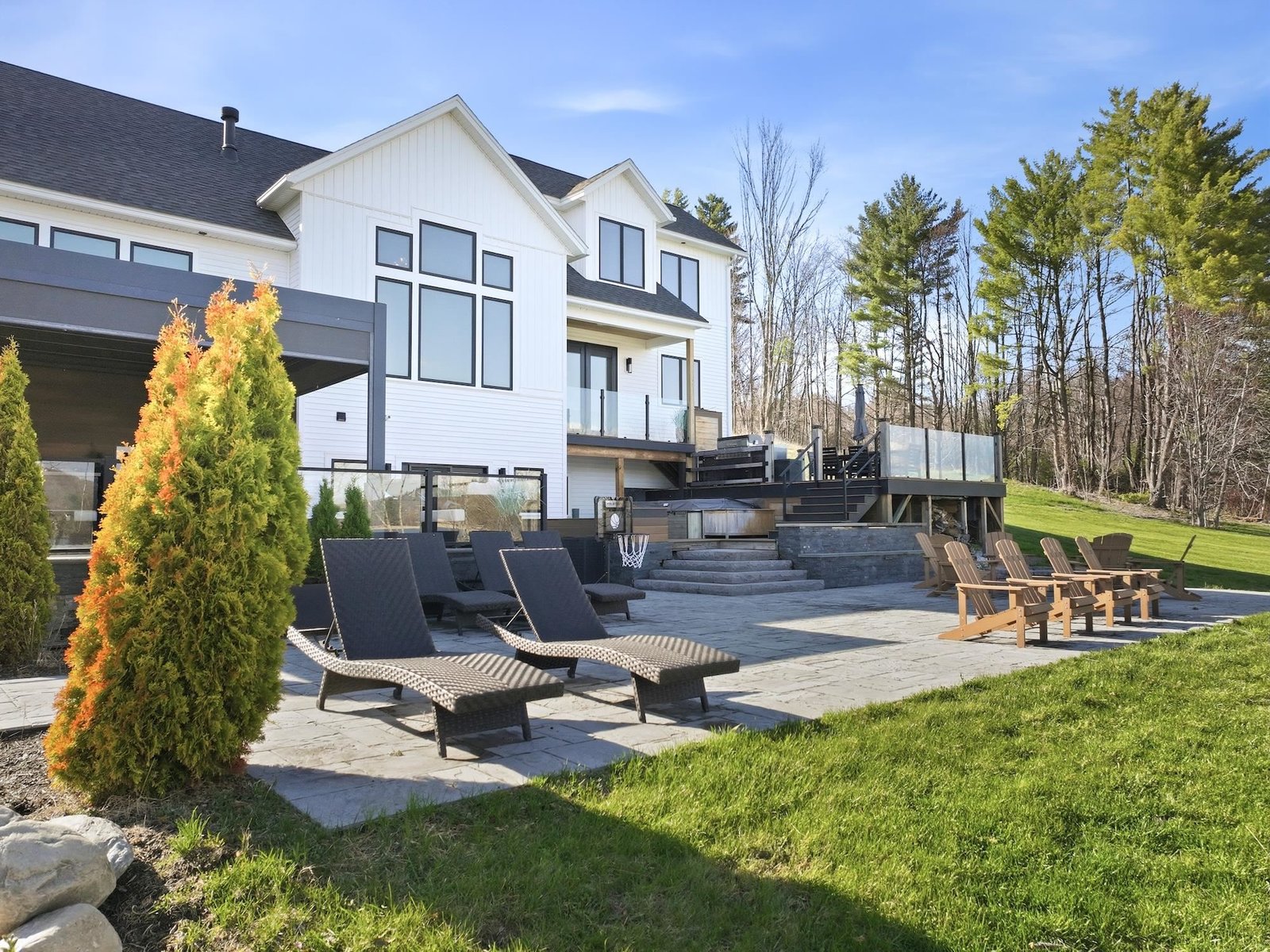 111 Lakeside Avenue