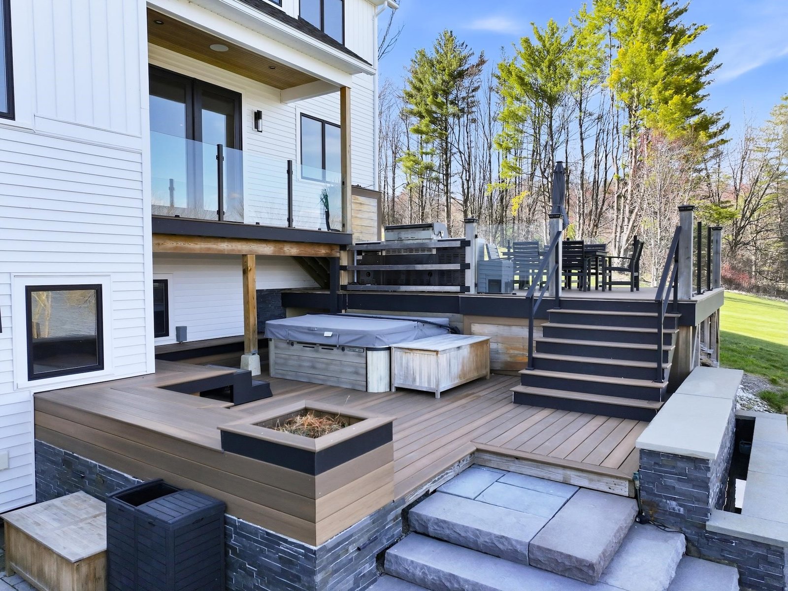 111 Lakeside Avenue