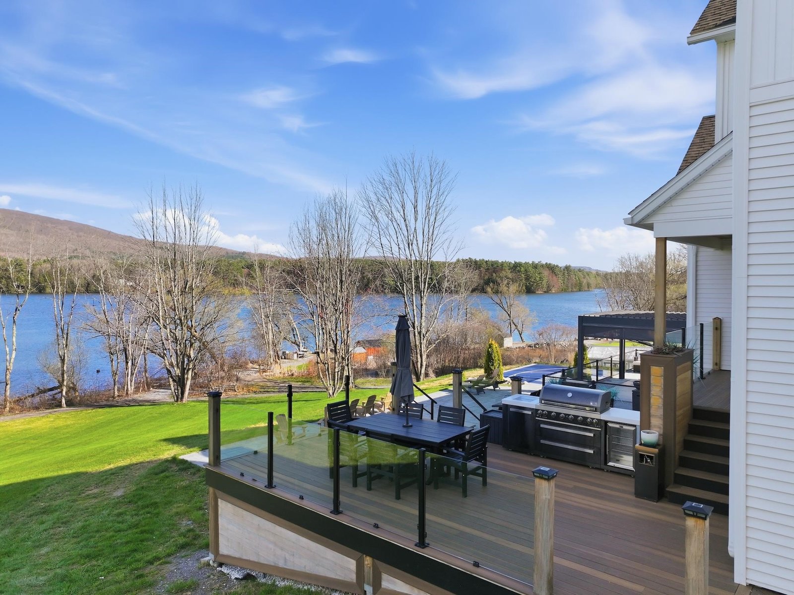 111 Lakeside Avenue