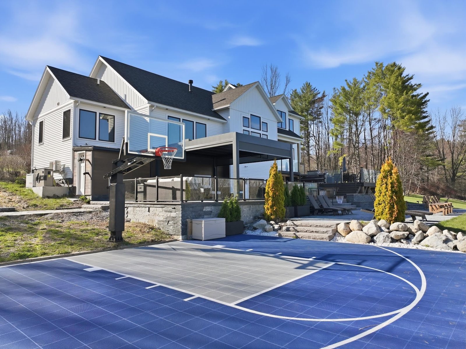 111 Lakeside Avenue