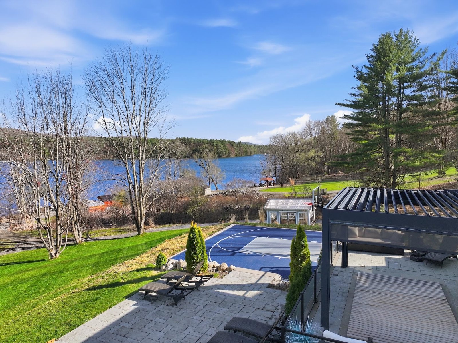 111 Lakeside Avenue