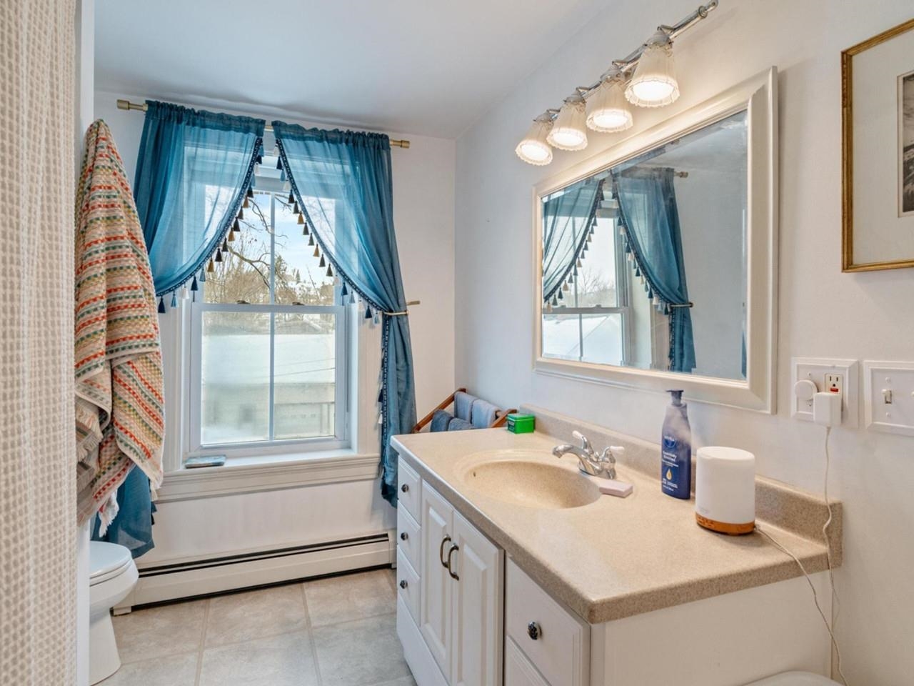 Second floor full bath