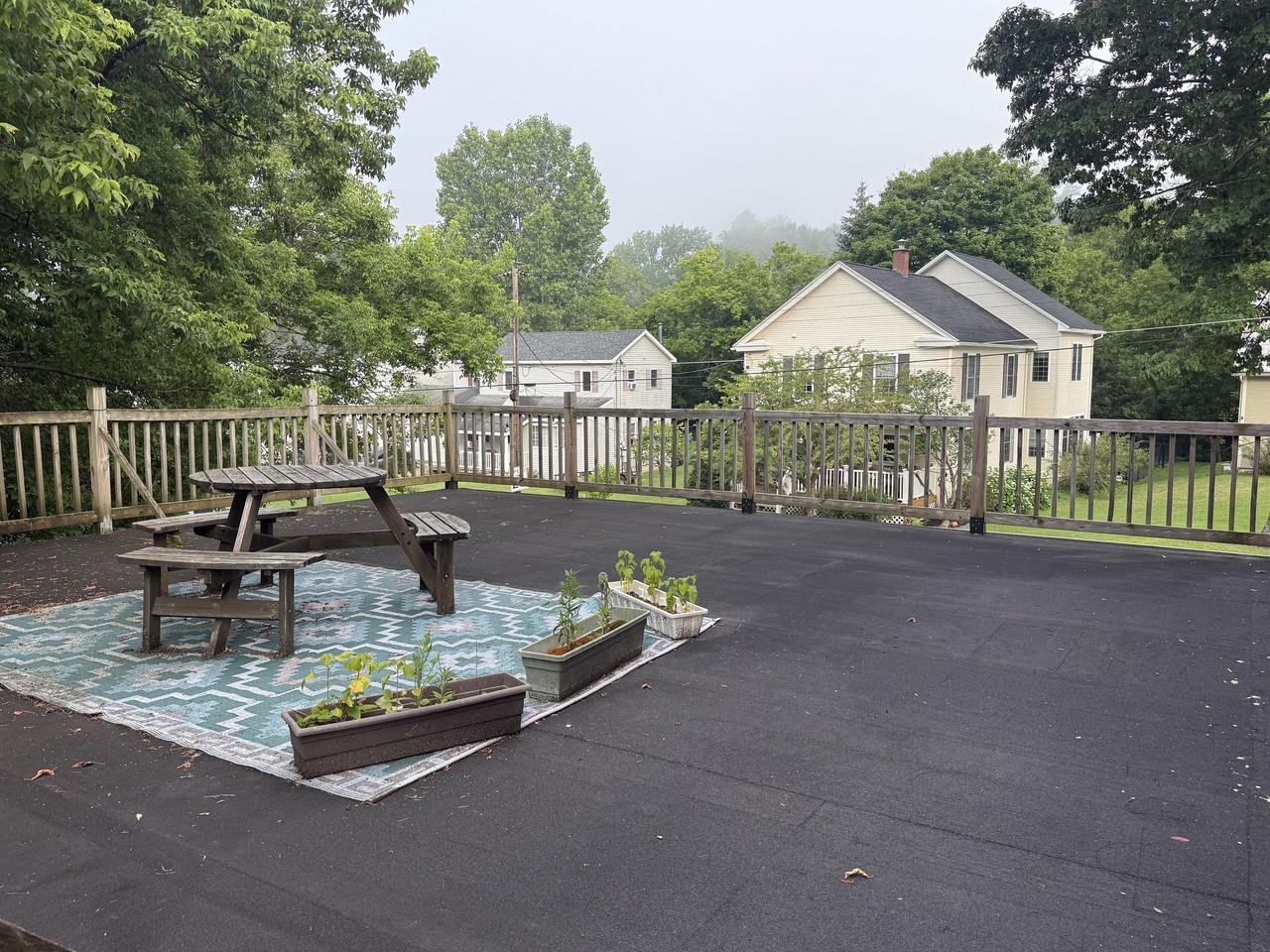 Huge deck off kitchen/dining