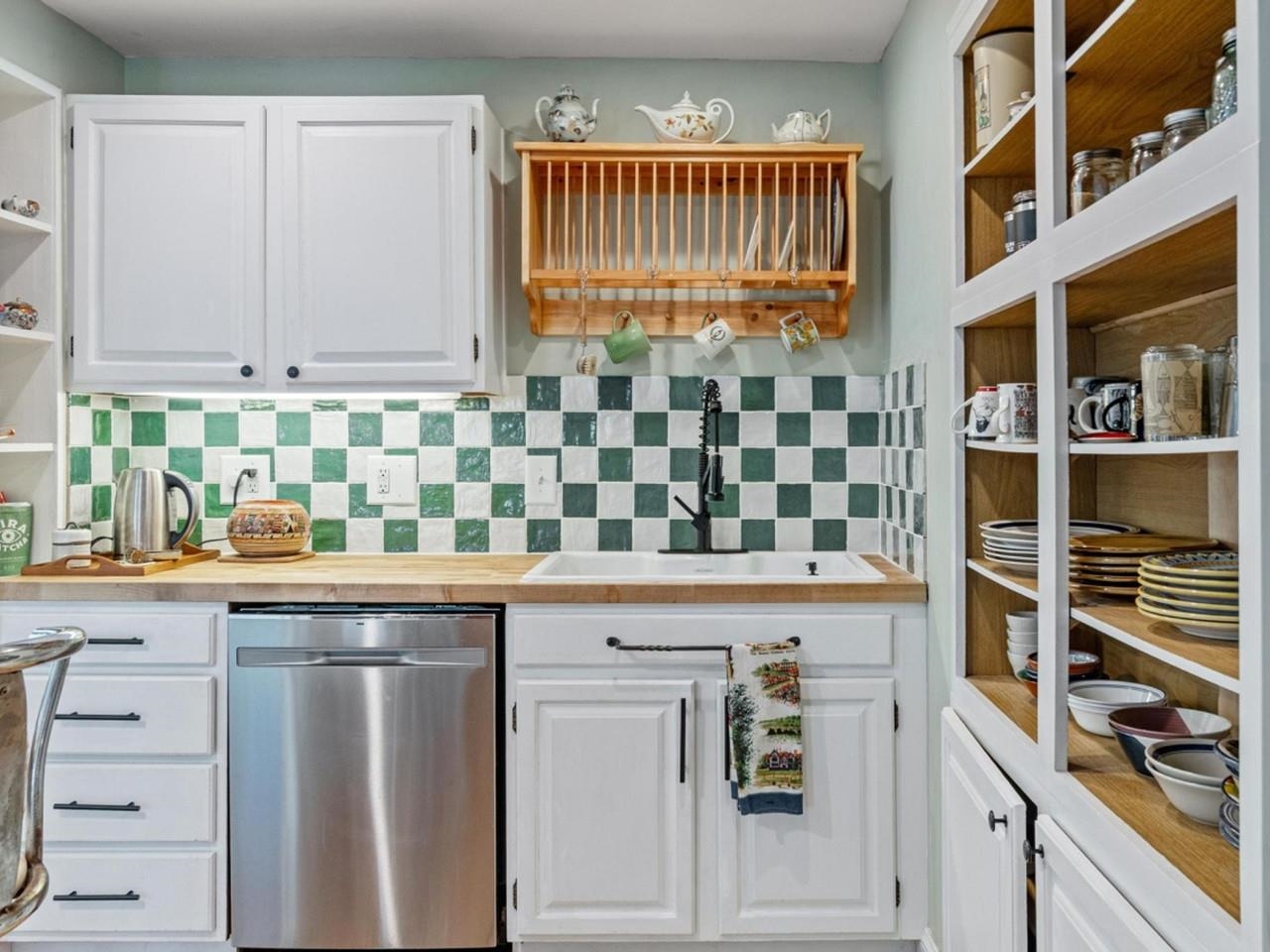 Tile backsplash