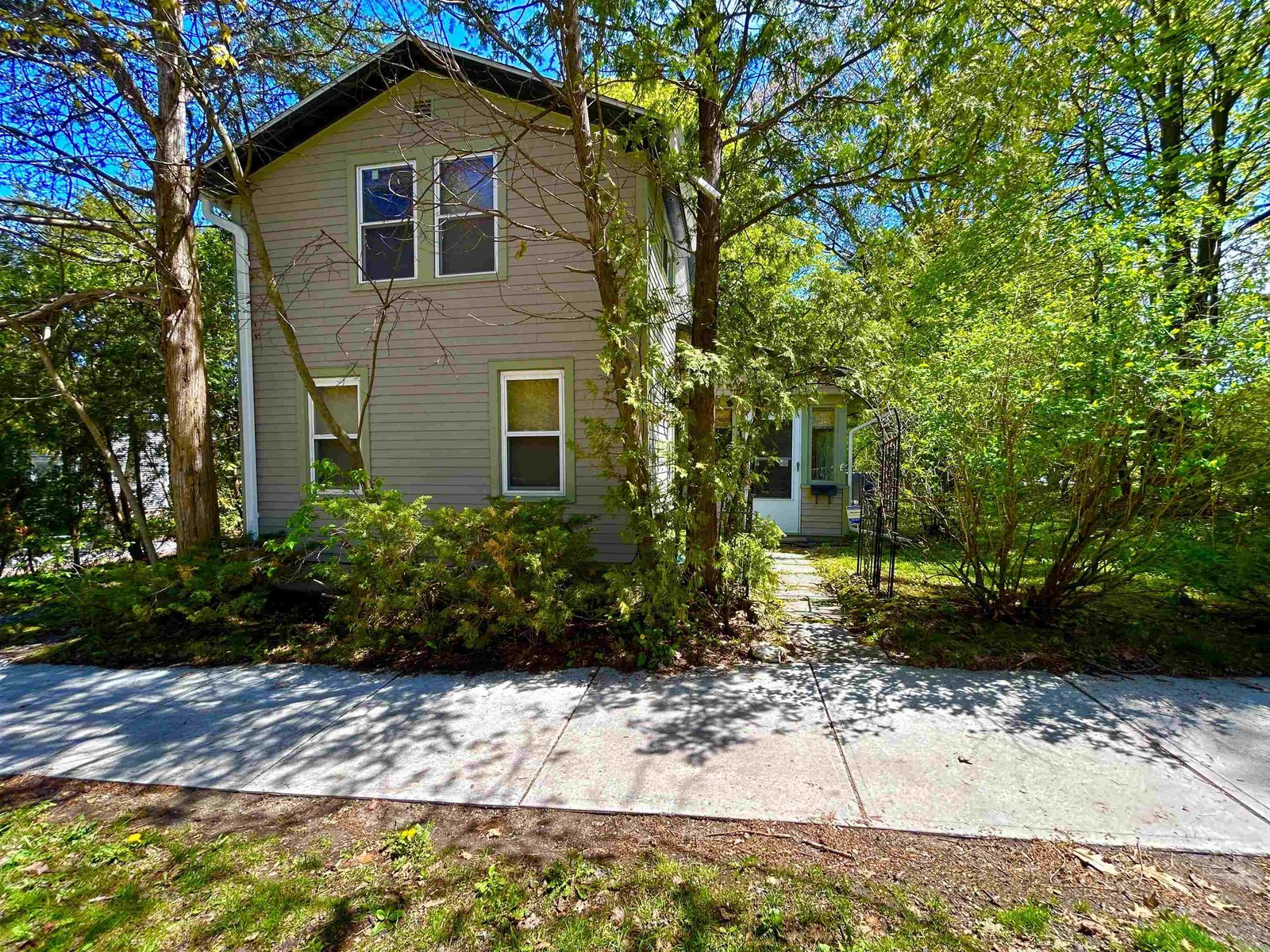 112 East Avenue