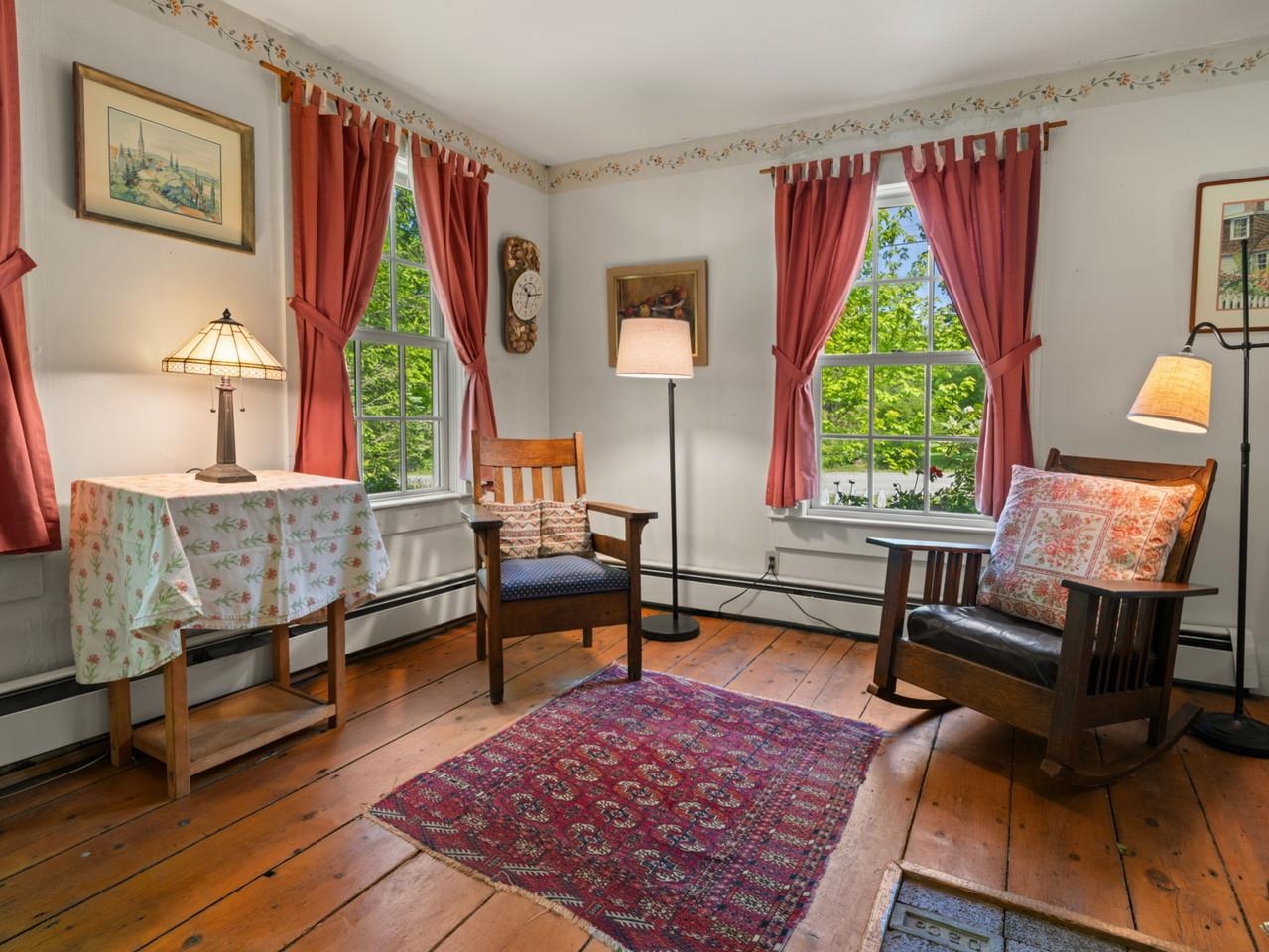 Cozy hardwood sitting area