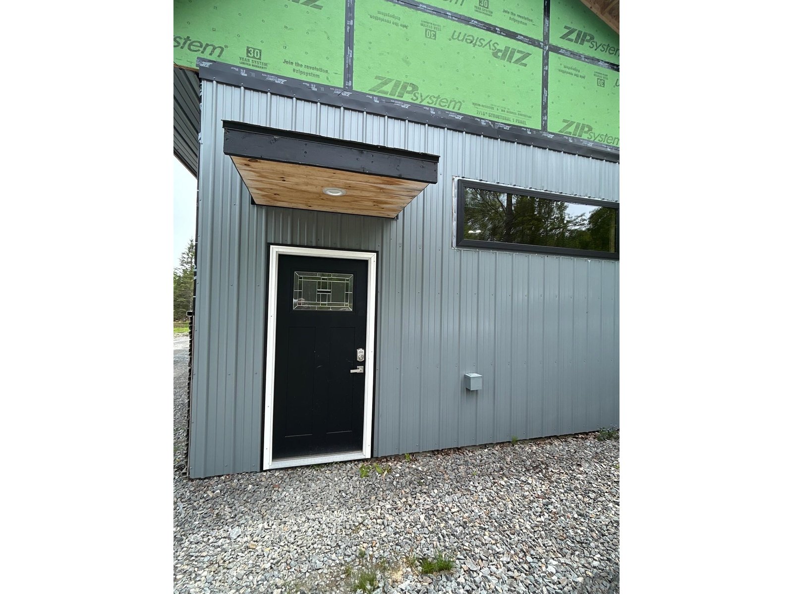 Entry to garage/shop