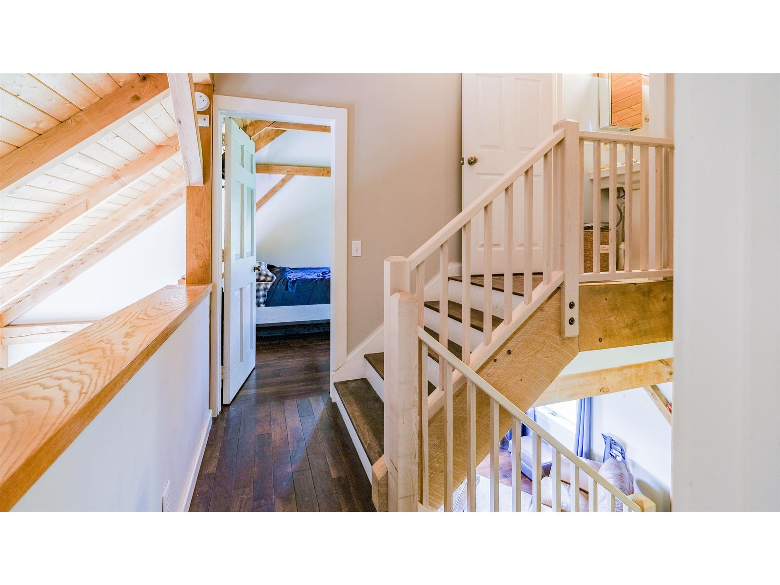 Access to primary bedroom