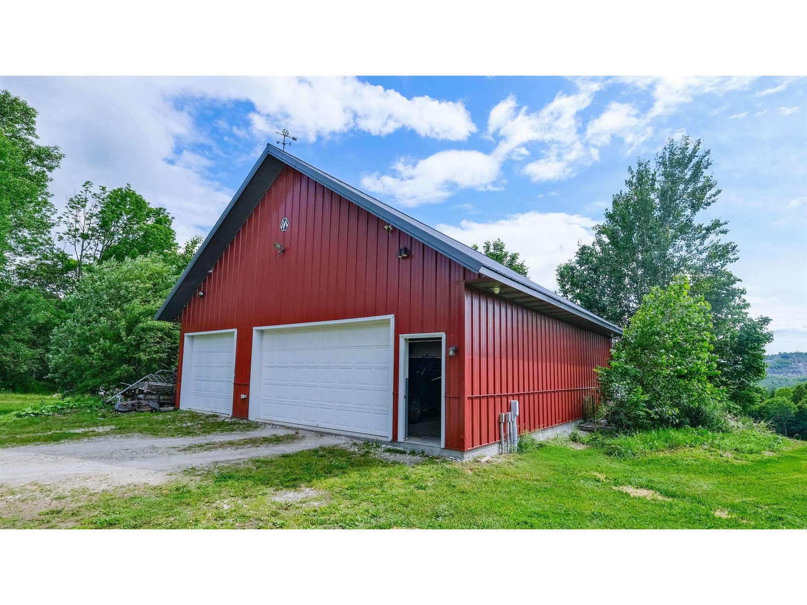 Detached garage