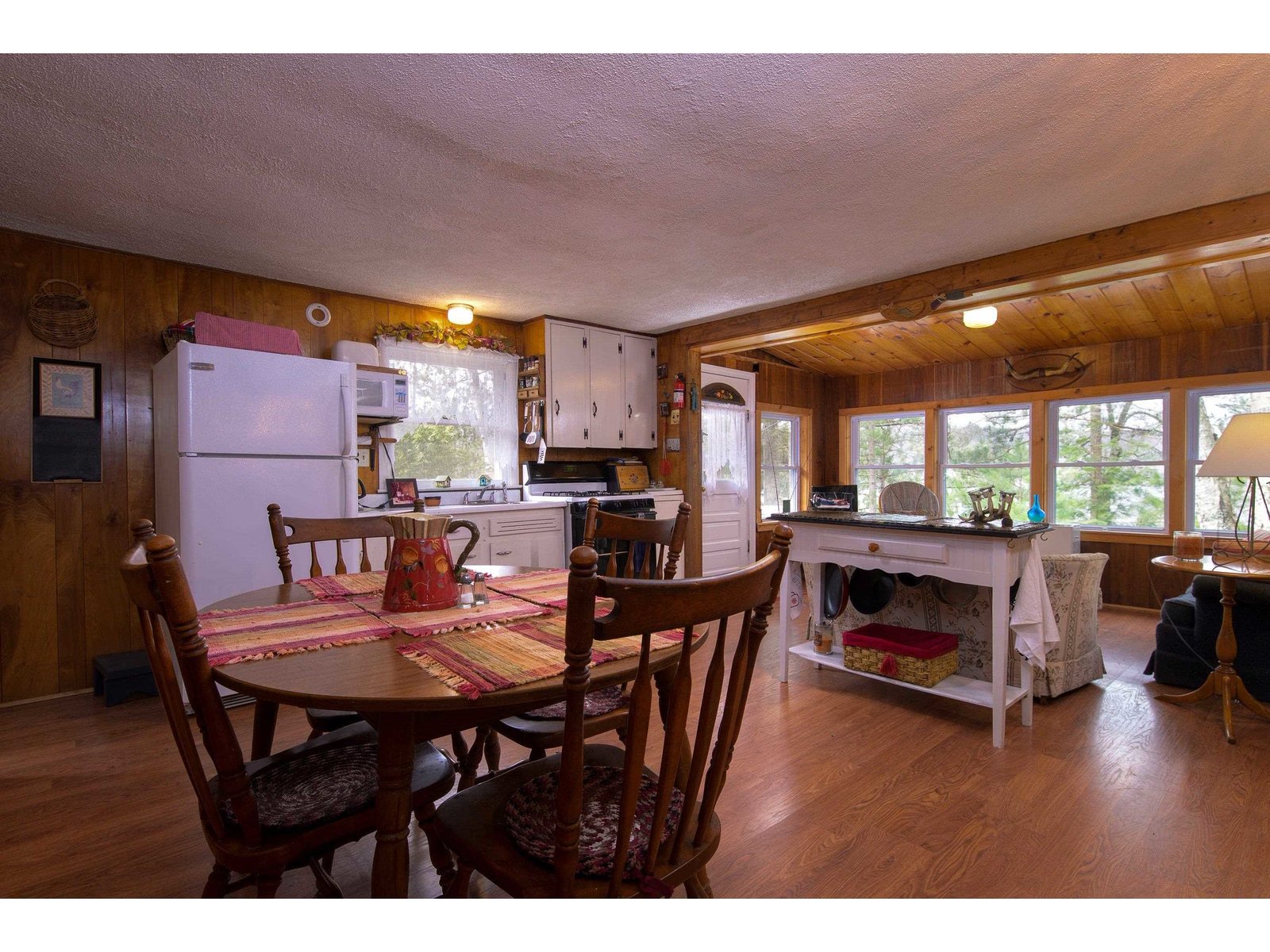1143 Lakeshore Drive