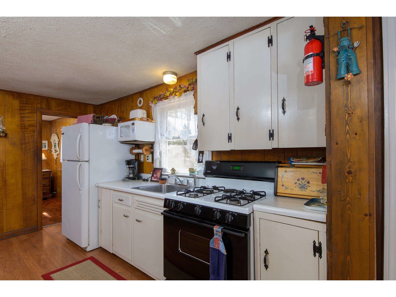 1143 Lakeshore Drive