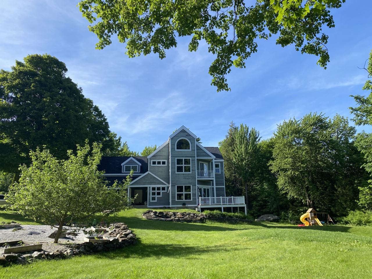 3,600-sf Contemporary Home