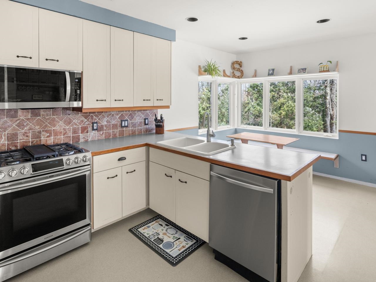 Bright Kitchen