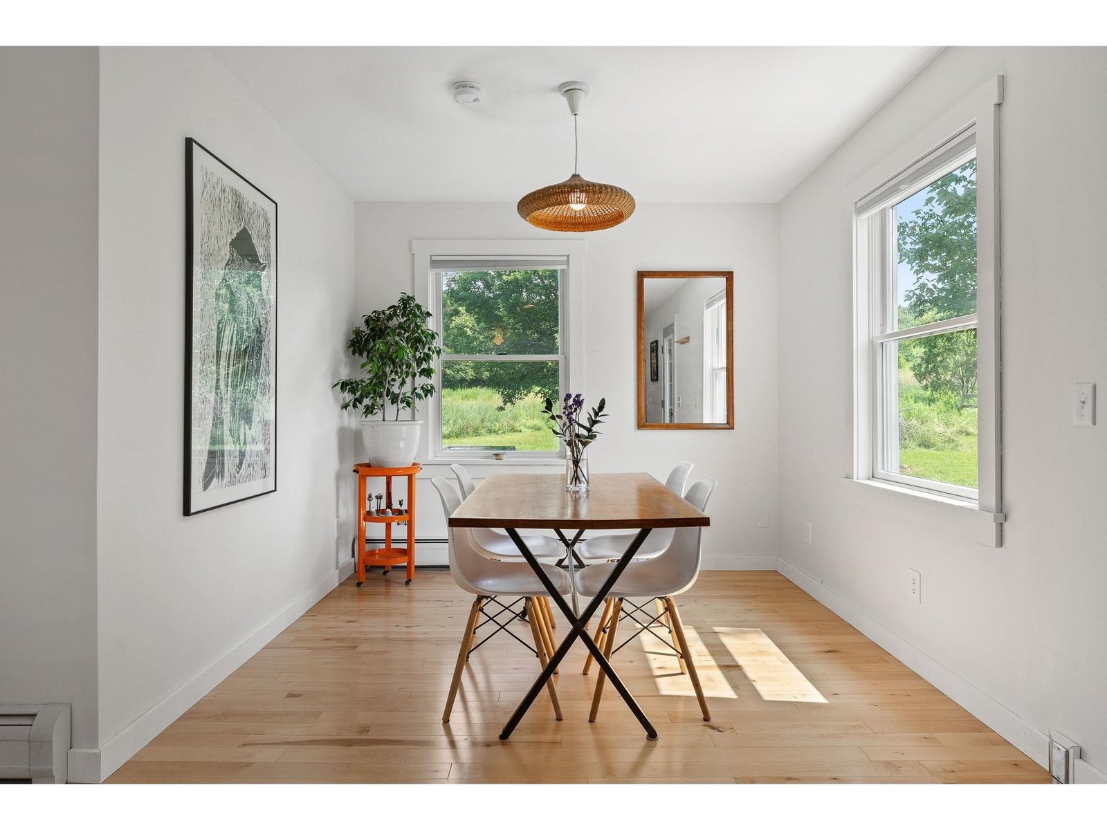 Bright and sunny dining area