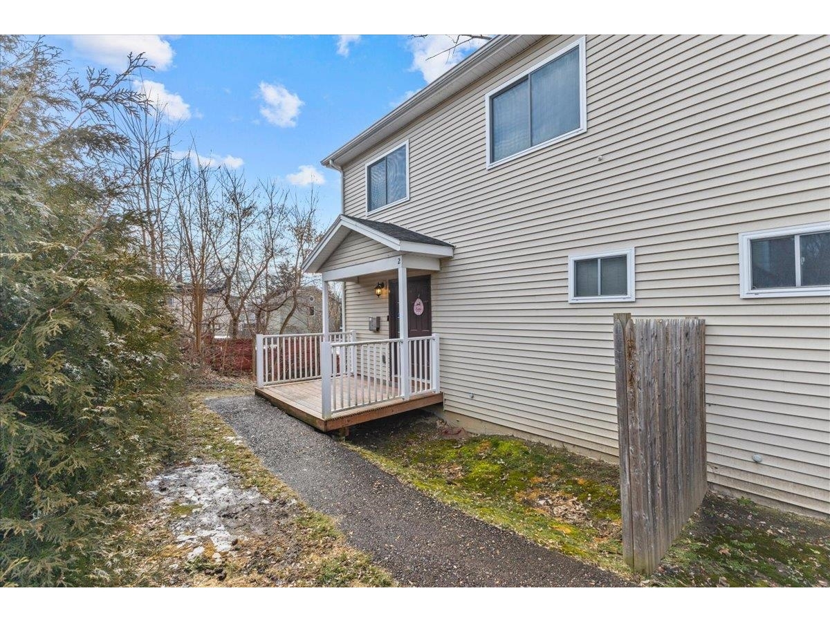 116 Malletts Bay Avenue, Unit 102