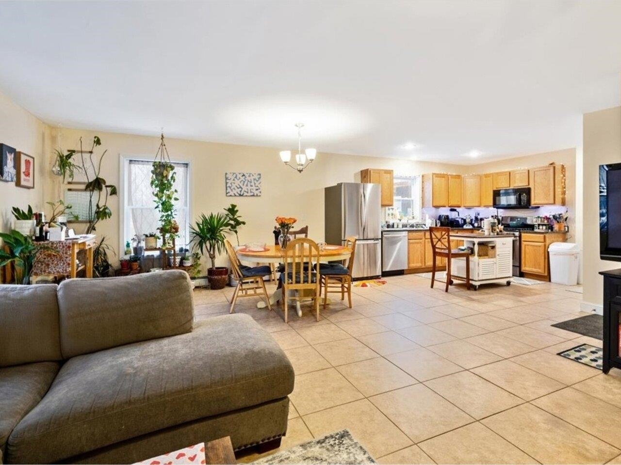 116 Malletts Bay Avenue, Unit 101
