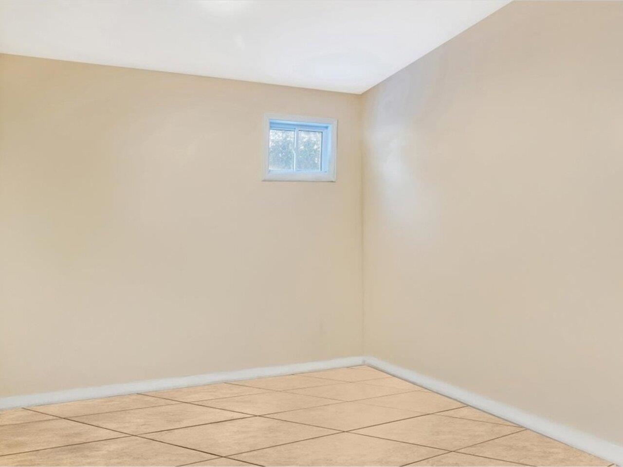 116 Malletts Bay Avenue, Unit 101