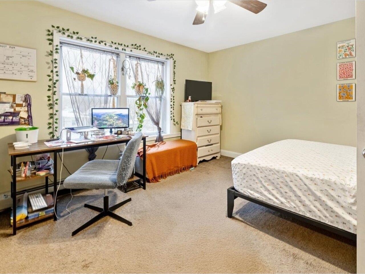 Bedroom 2 (Primary)