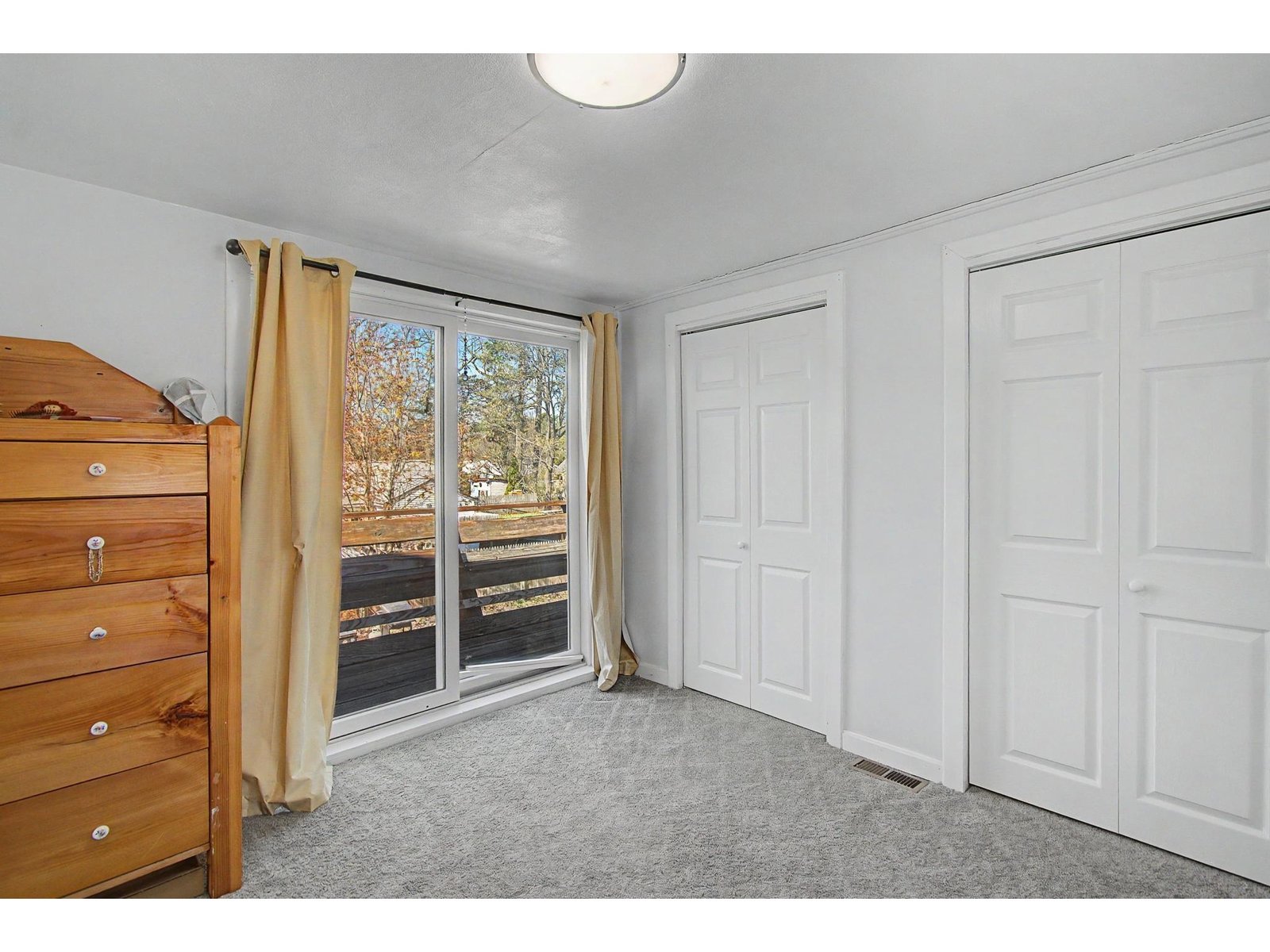 116 Woodbury Road