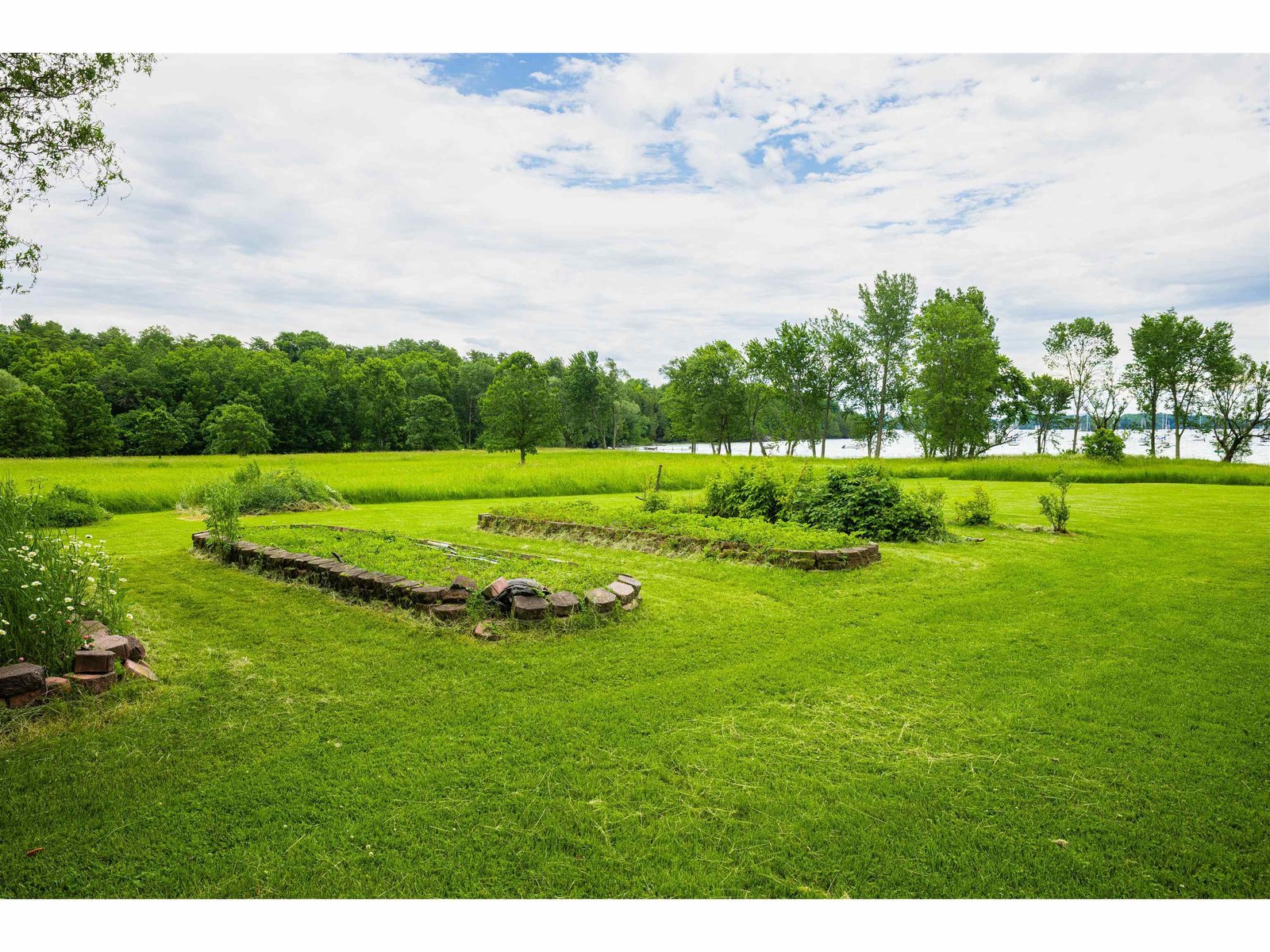 1163 Thompsons Point Road