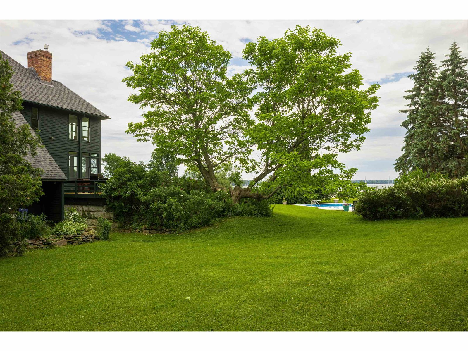 1163 Thompsons Point Road