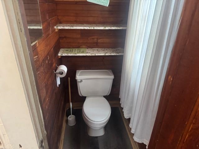 1/4 bath off kitchen