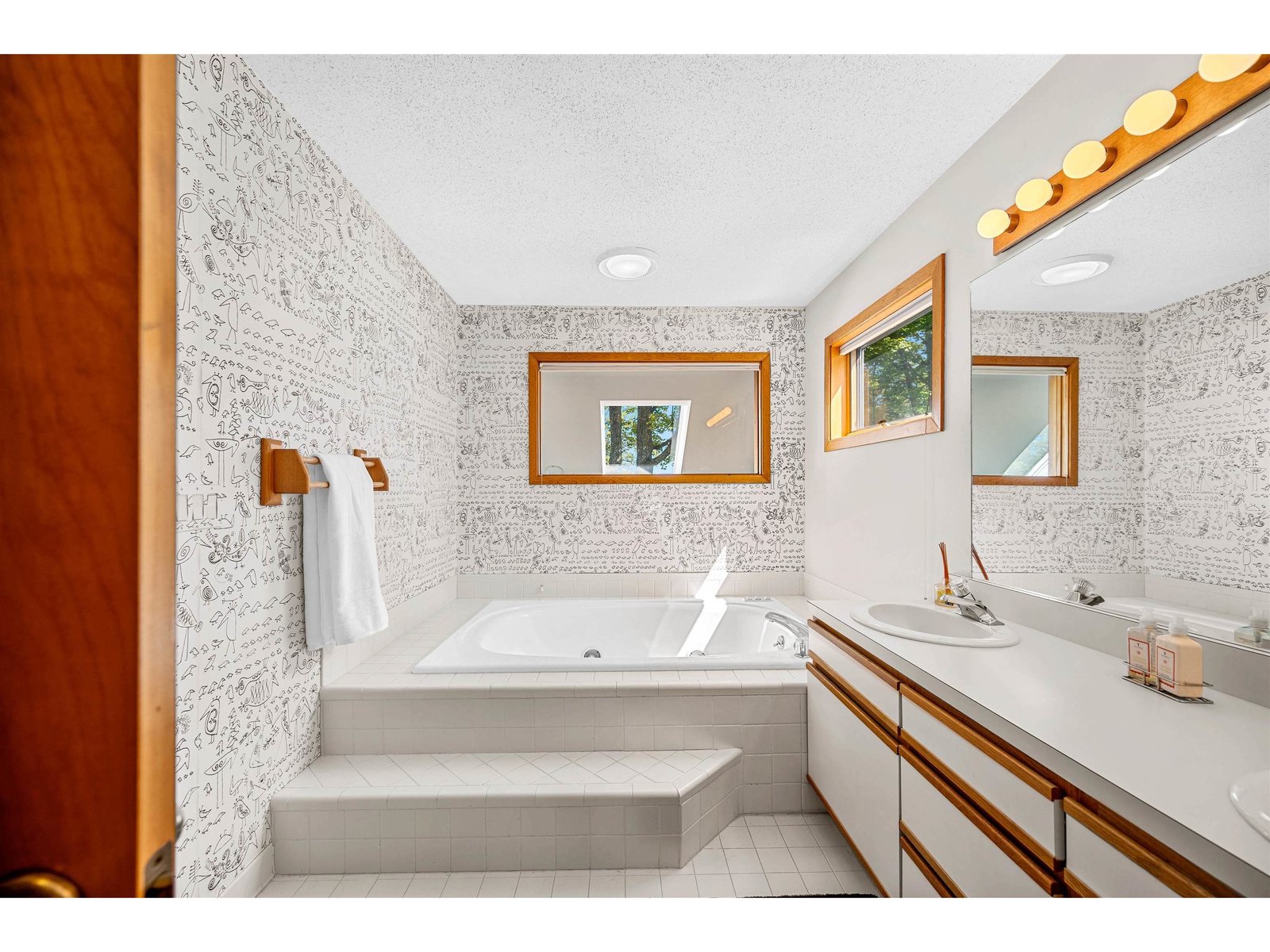 3rd EnSuite Full Bathroom