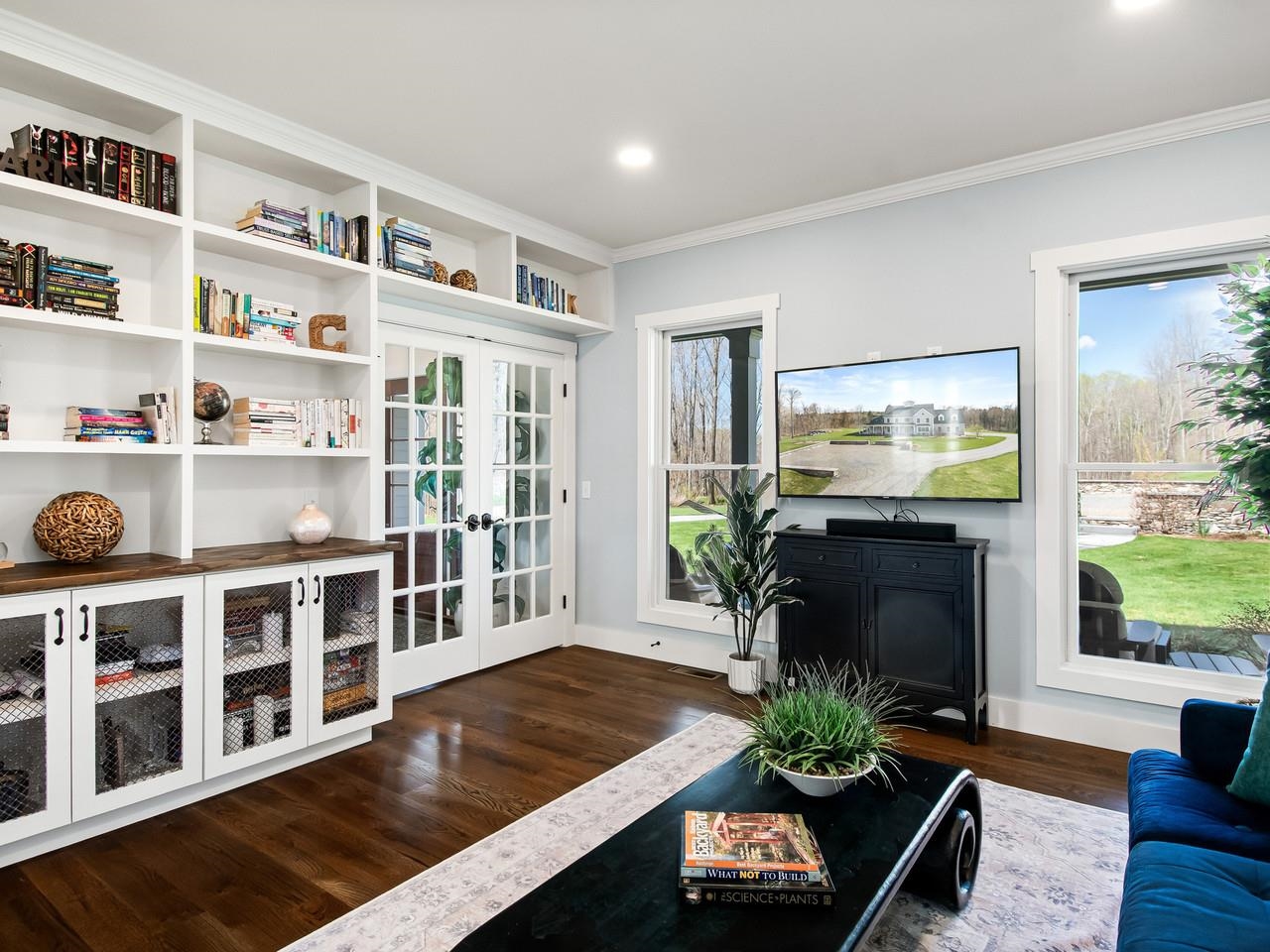 Sunny 1st floor home office