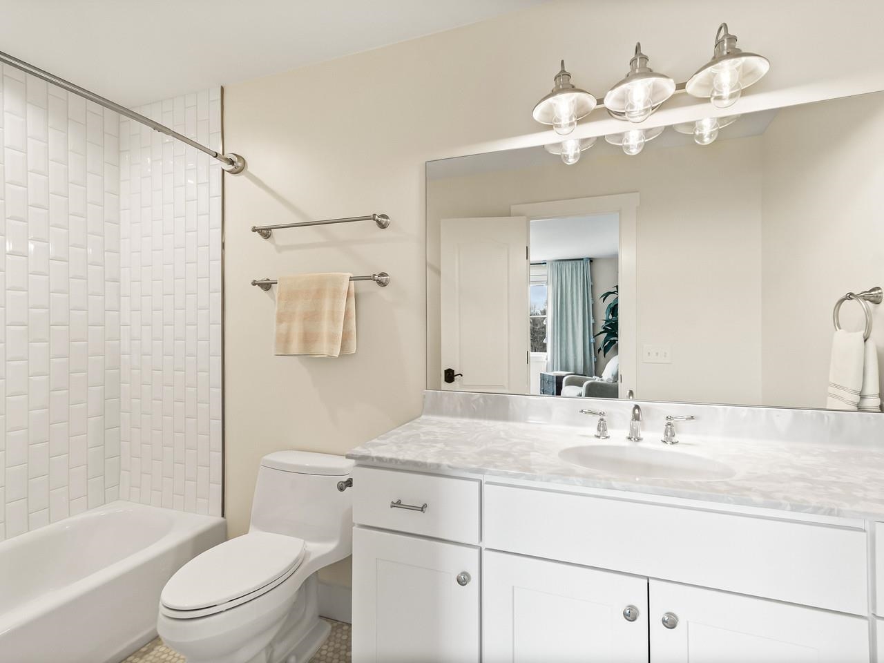 Full bathroom in bedroom #2