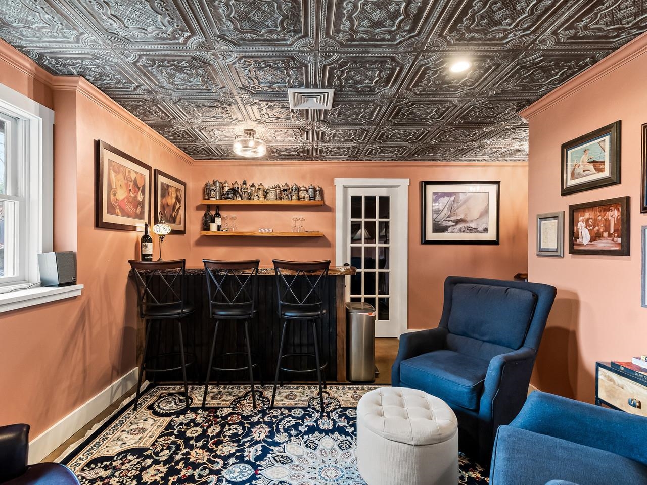 Home bar & wine cellar