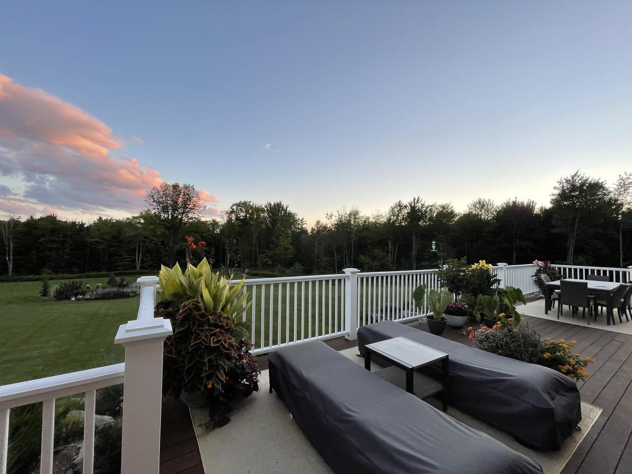 Enjoy dinner al fresco!