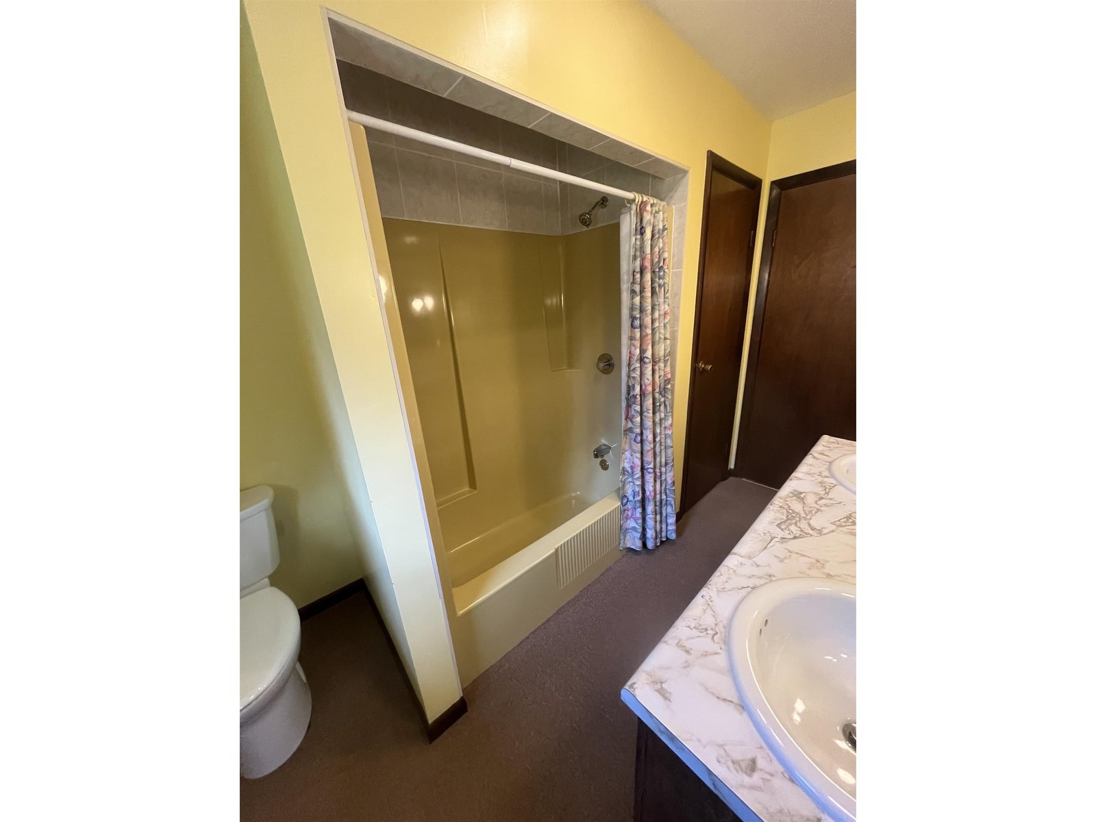 118 Country Club East Drive, Unit East