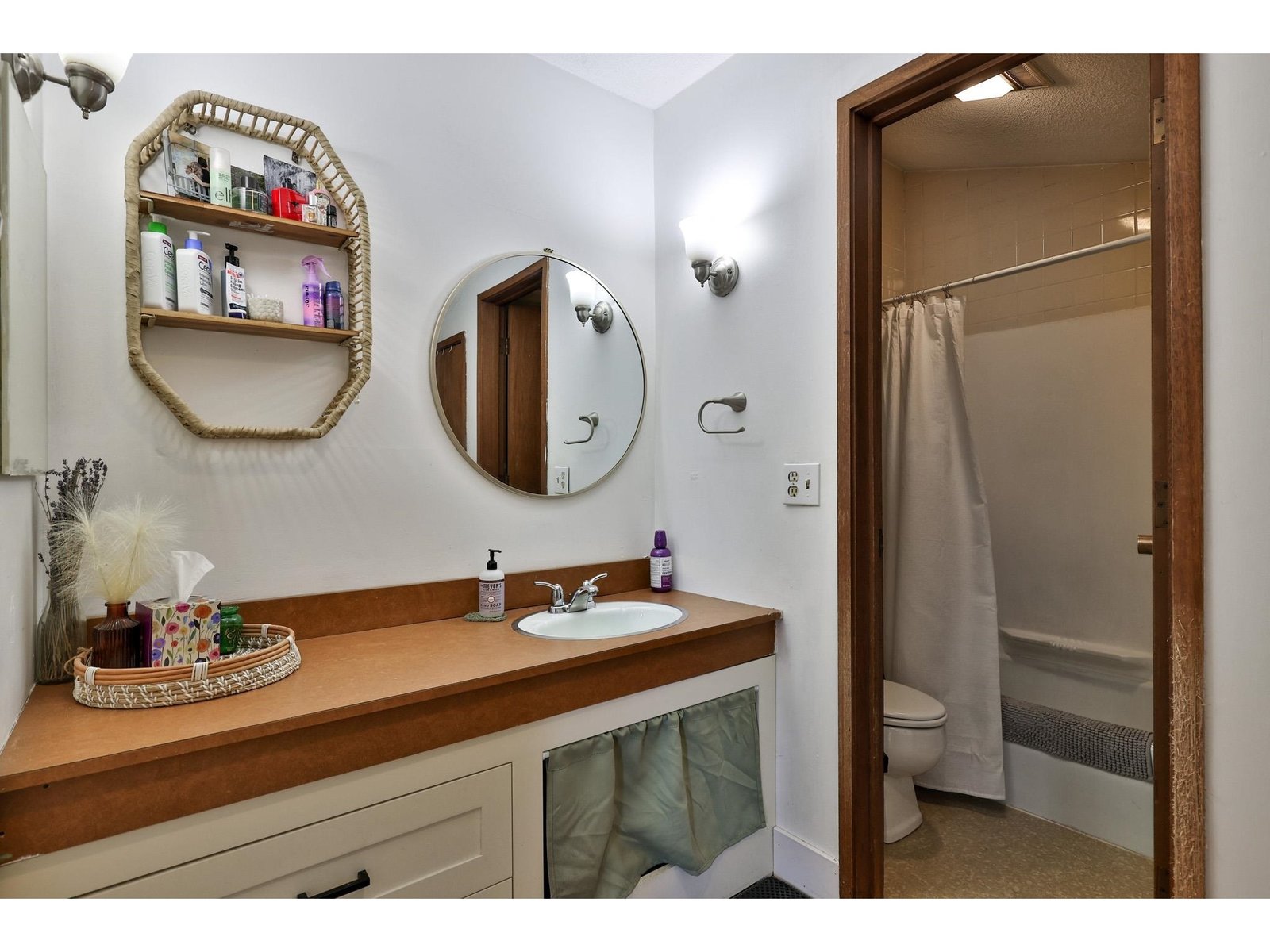 118 Gateway Court, Unit B-23
