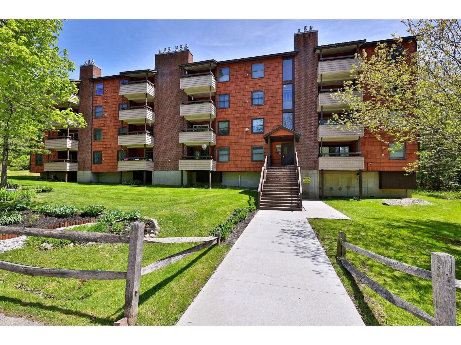 118 Gateway Court, Unit B-23