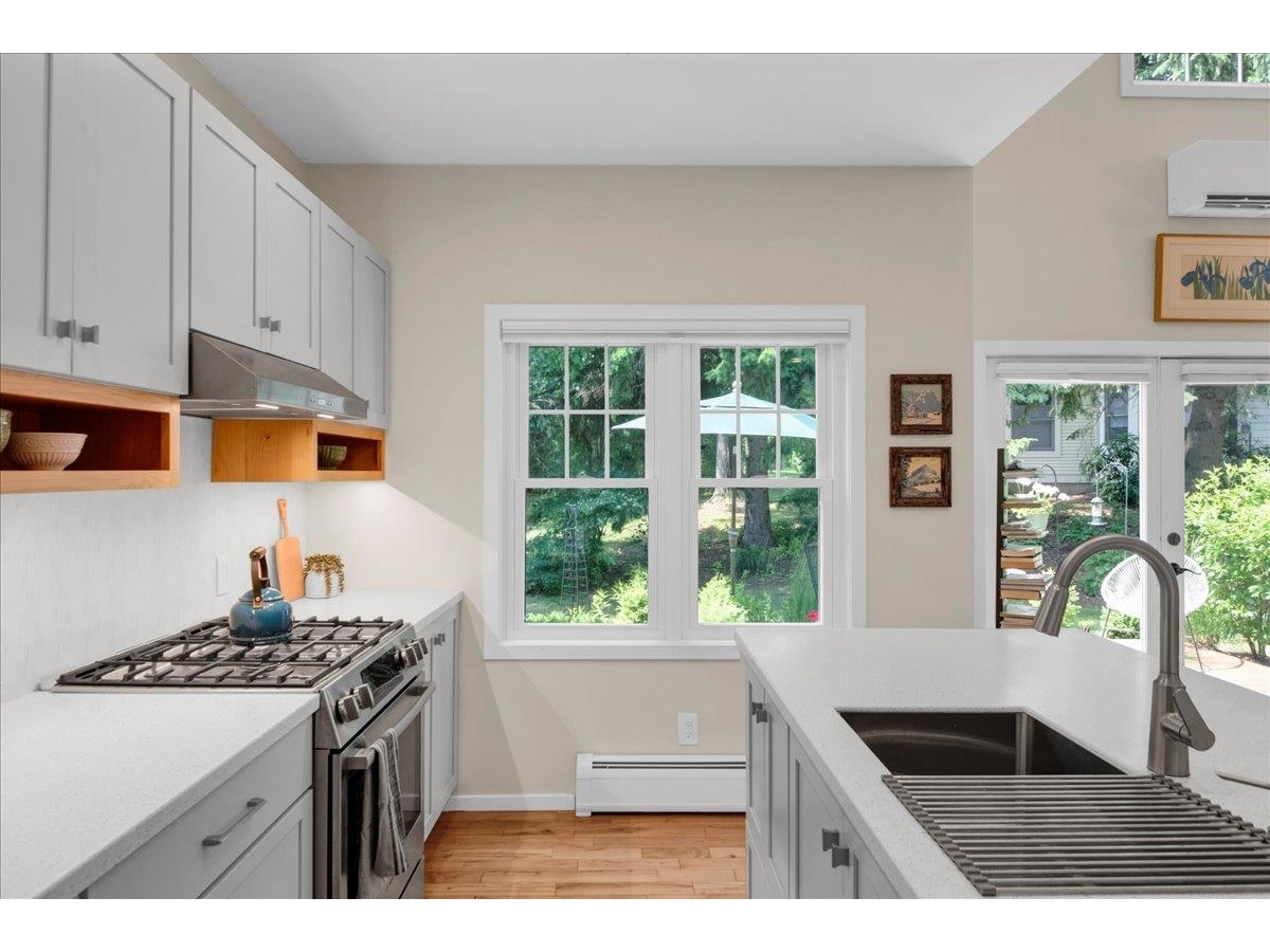 12 Eastman Farm Road