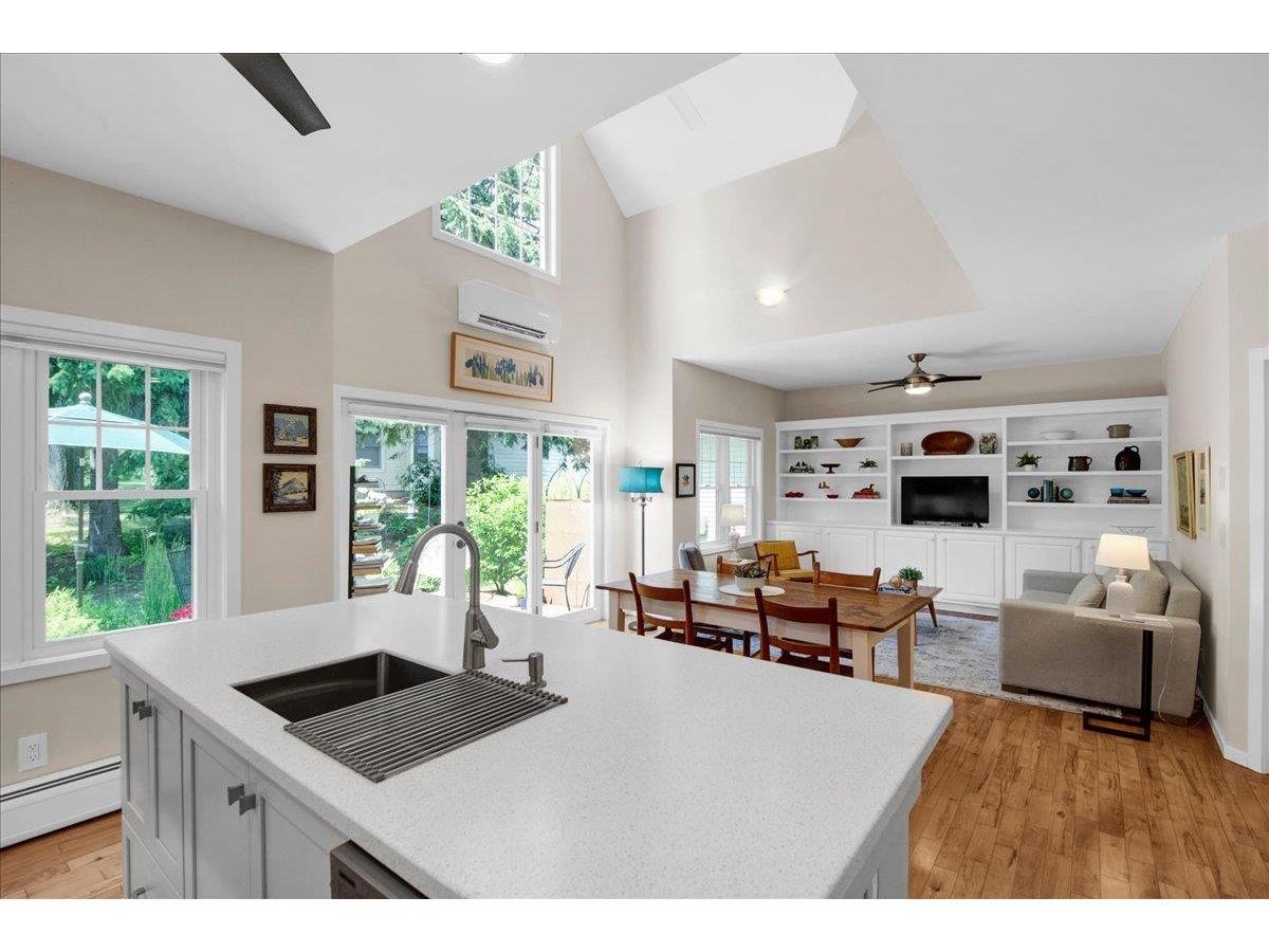 12 Eastman Farm Road