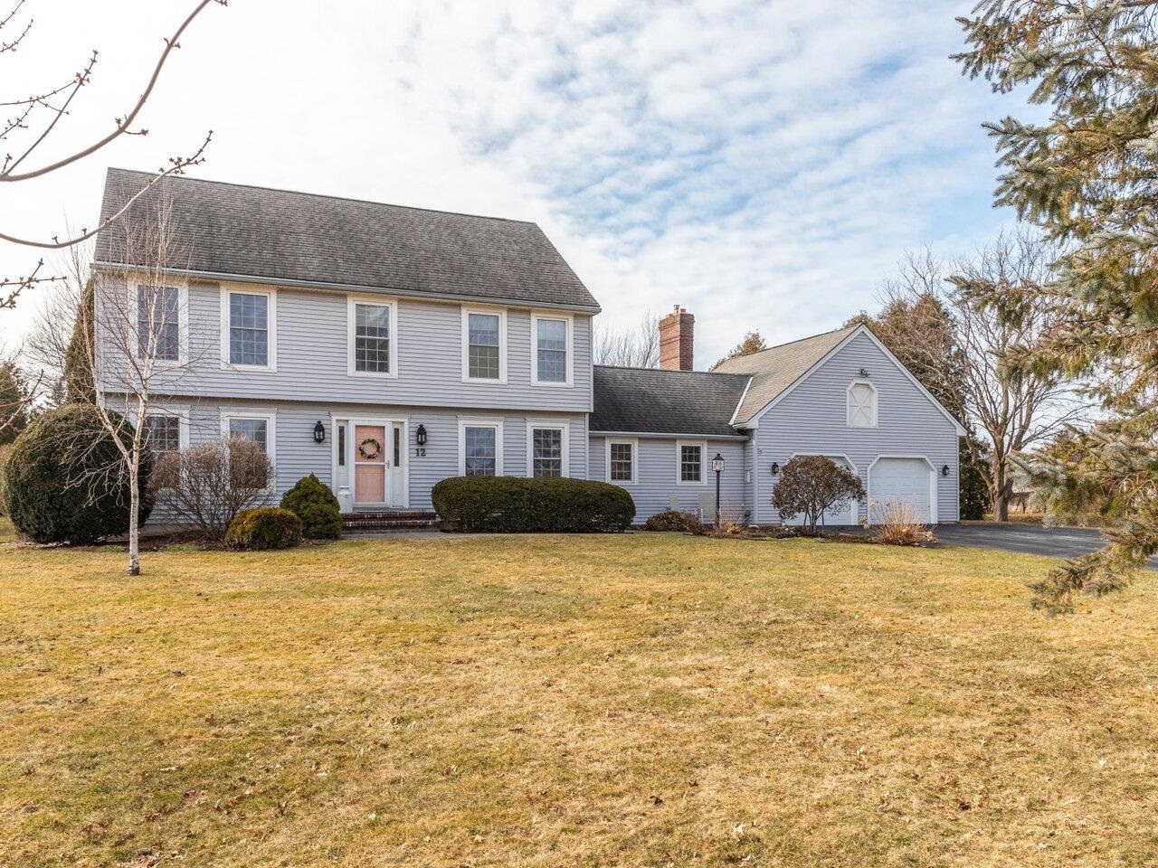 12 Knoll Circle