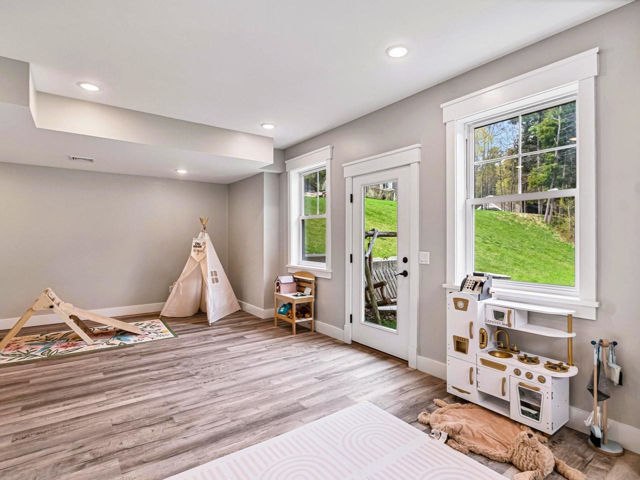 12 Kristen Drive