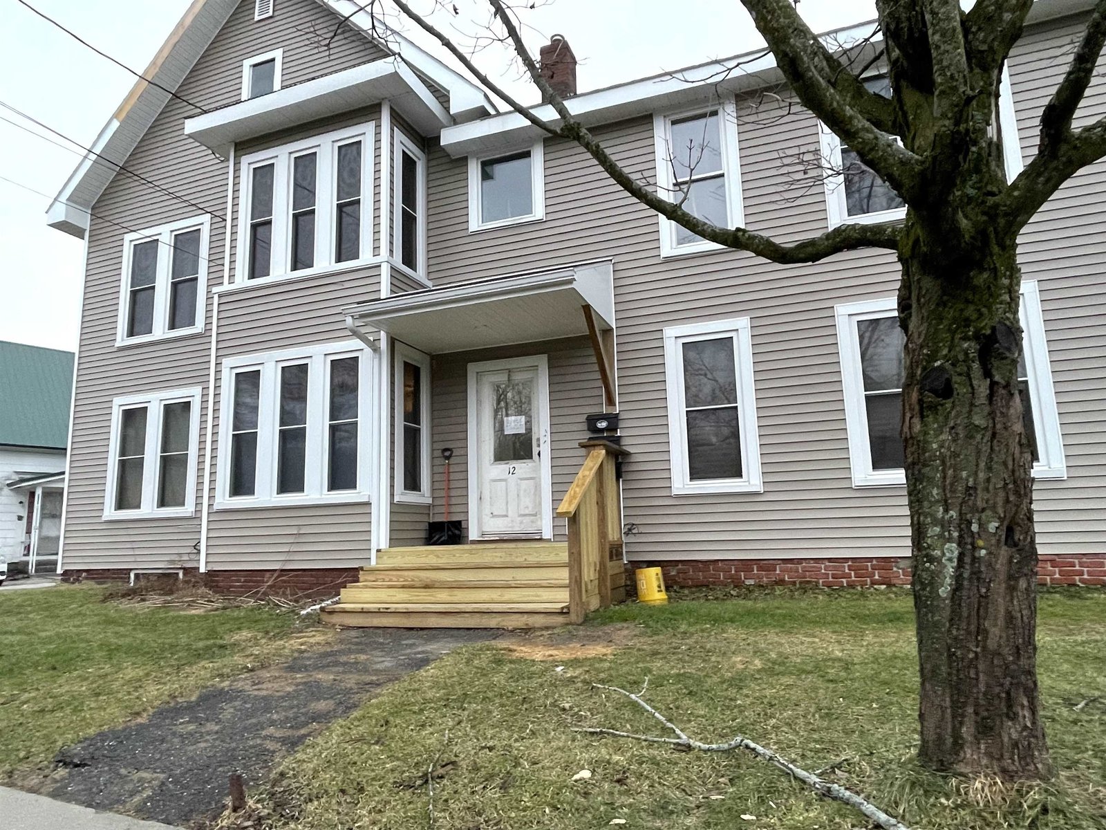 12 Maple Street