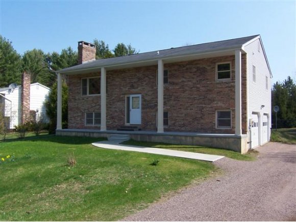 12 Oakwood Ln