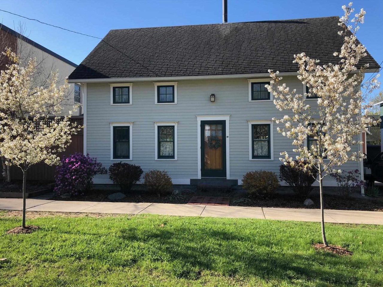 12 Seminary Street