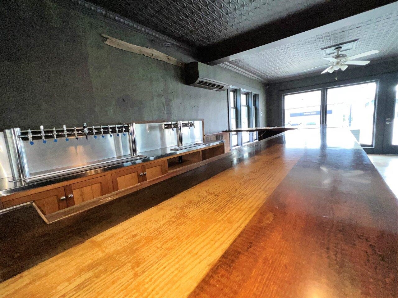 Full bar with 16 beer taps