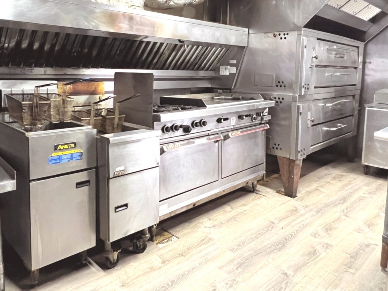 Gas stove, fryers & pizza oven