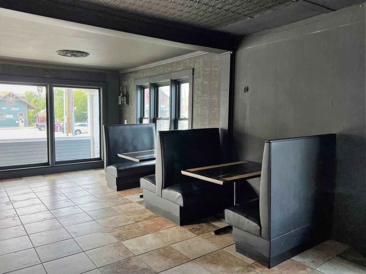 Built-in booths in dining rm